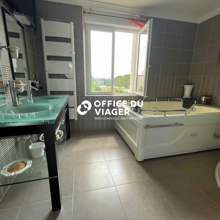 Maison - 5 pièces - 210 m²