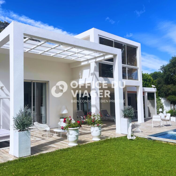 Maison - 5 pièces - 207 m²