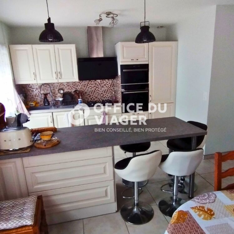 Immeuble - 2 commerces - 7 appartements - 428 m²