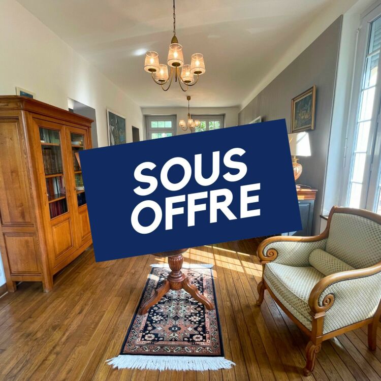 Maison - 7 pièces - 255 m²