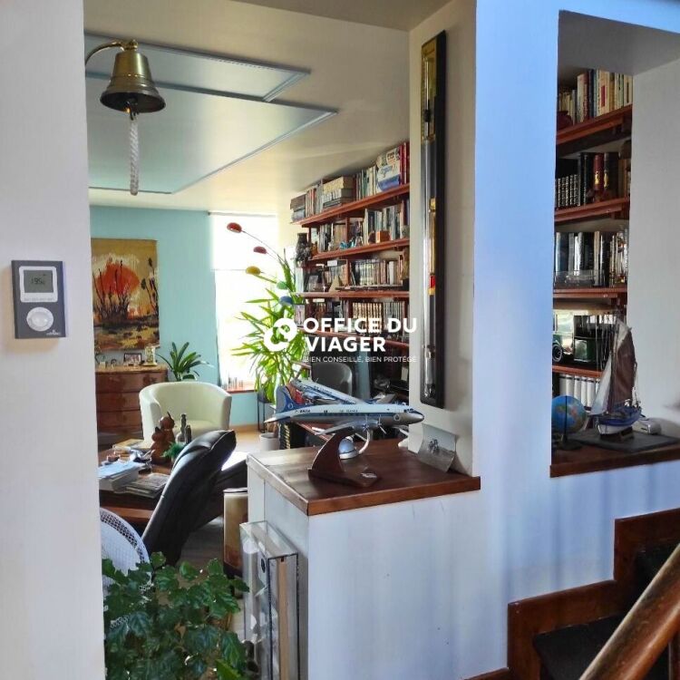 Ensemble immobilier - 1 appartement + 1 local commercial - 126,10 m²