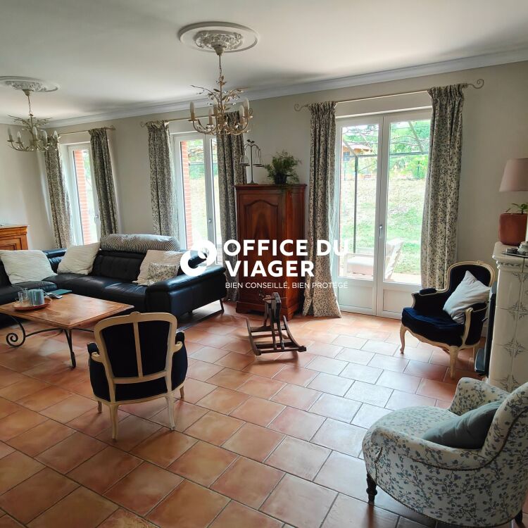 Maison - 9 pièces - 240 m²