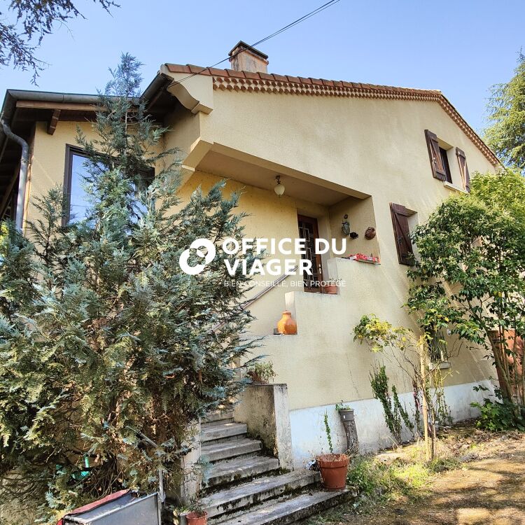 Maison - 9 pièces - 225 m²
