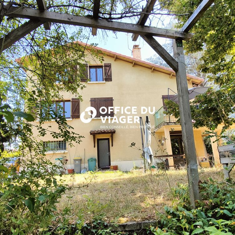 Maison - 9 pièces - 225 m²