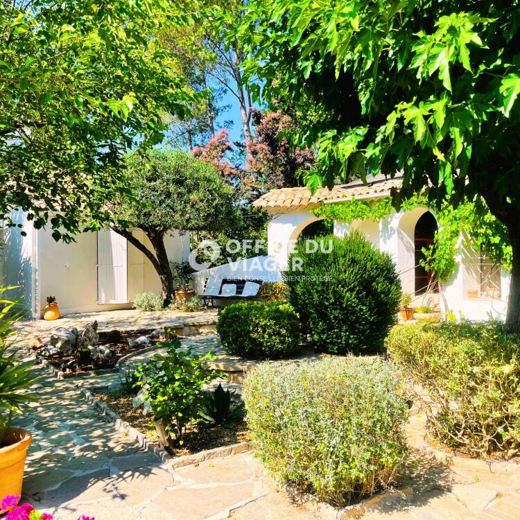 Maison - 6 pièces - 195 m²