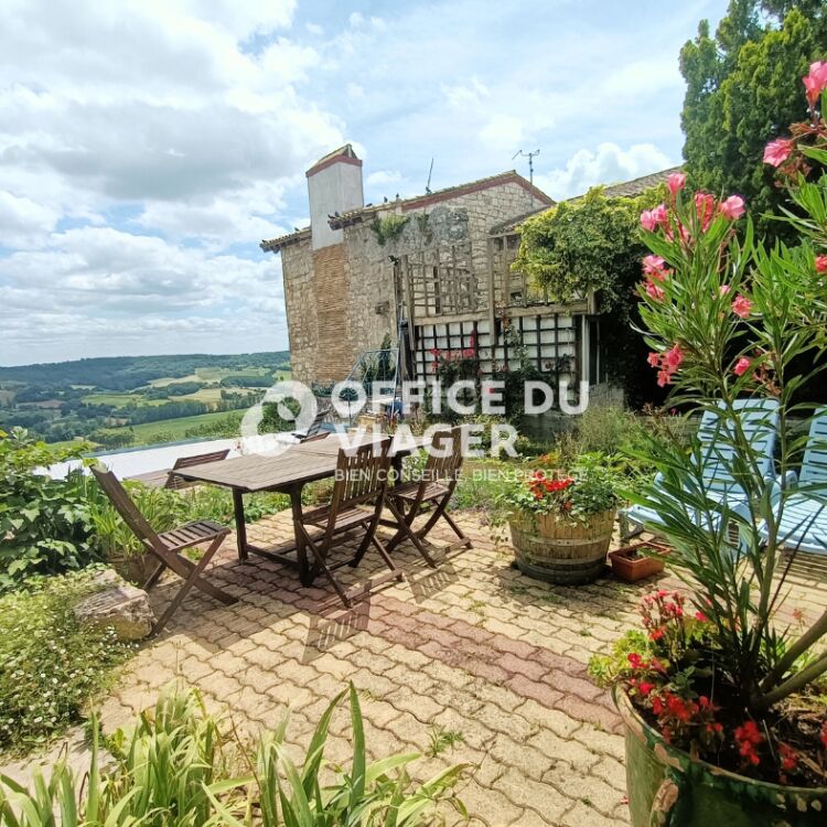 Maison - 7 pièces -  299,17 m²