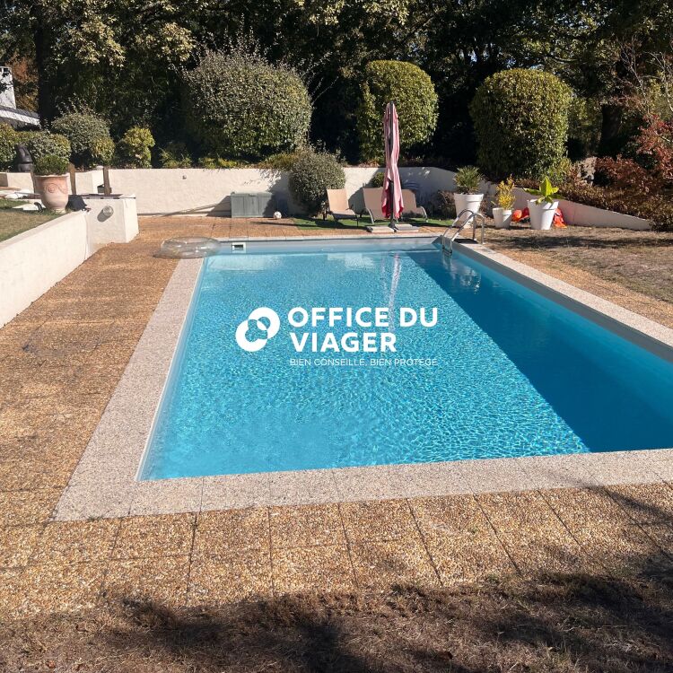 Maison - 6 pièces - 260 m²