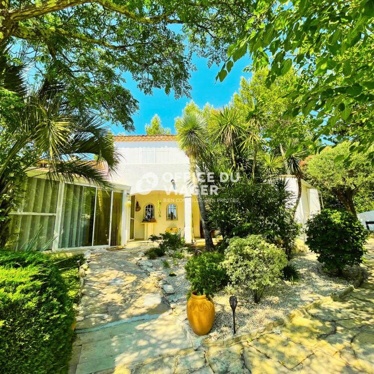 Maison - 6 pièces - 195 m²