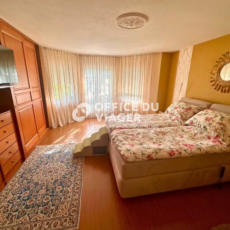 Maison - 6 pièces - 258 m²