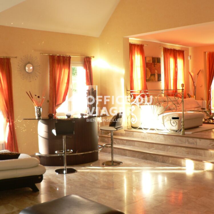 Maison - 8 pièces - 346 m²