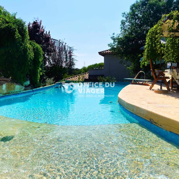 Maison - 6 pièces - 195 m²