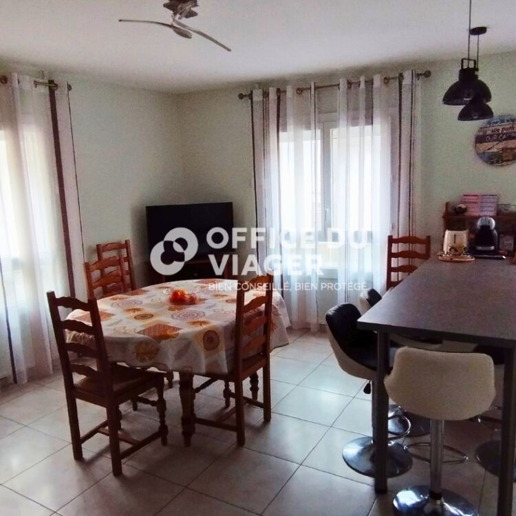 Immeuble - 2 commerces - 7 appartements - 428 m²