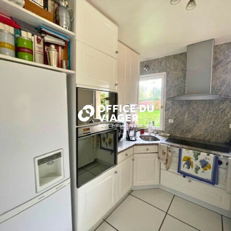 Maison - 7 pièces - 254 m²