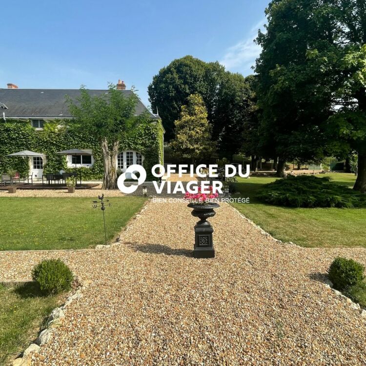 Maison - 7 pièces - 255 m²