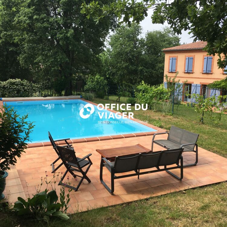 Maison - 9 pièces - 240 m²