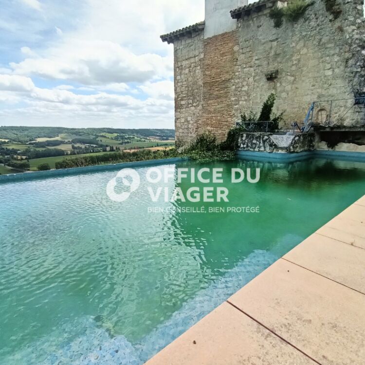 Maison - 7 pièces -  299,17 m²