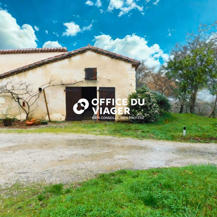 Maison - 6 pièces - 196 m²