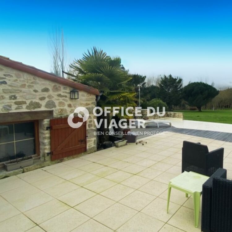 Maison - 7 pièces - 400 m²