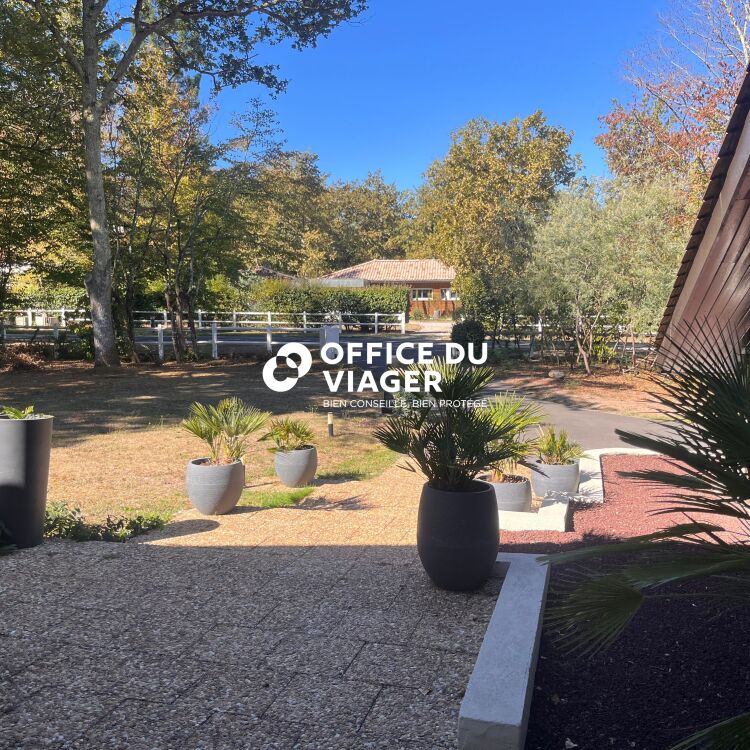 Maison - 6 pièces - 260 m²
