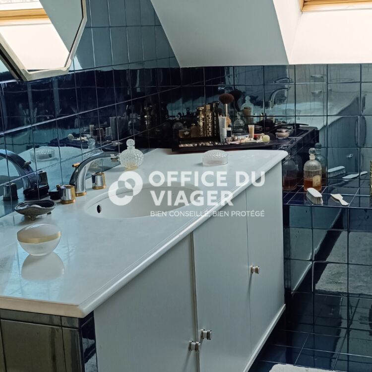 Maison - 7 pièces - 254 m²