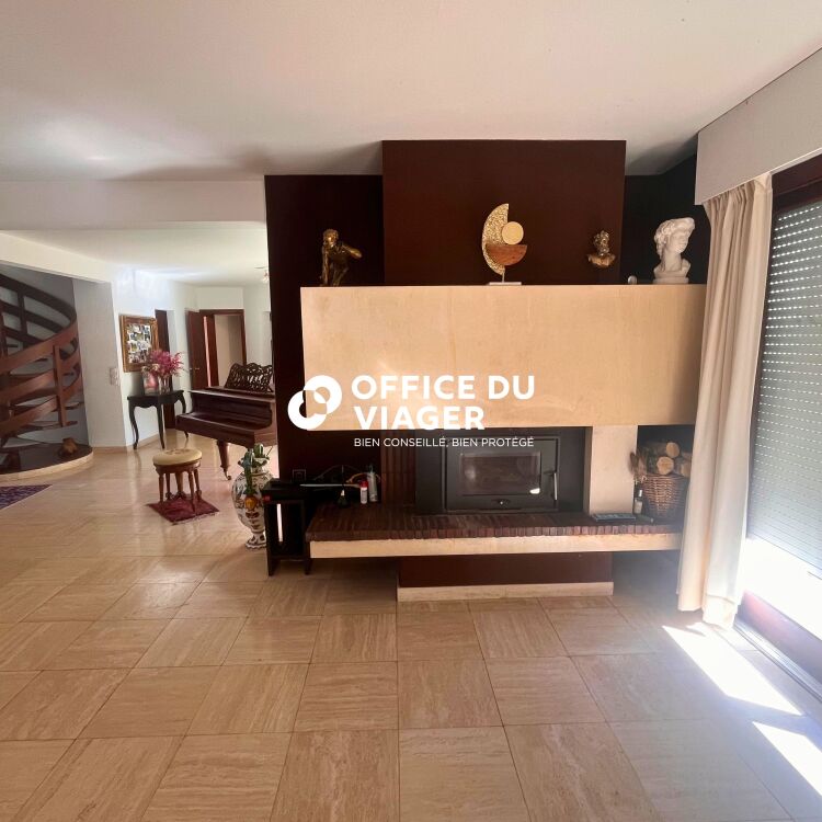Maison - 6 pièces - 260 m²