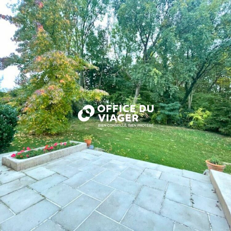 Maison - 7 pièces - 254 m²