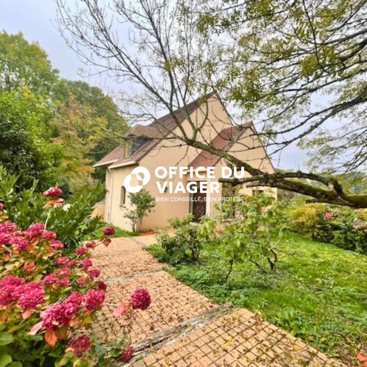 Maison - 7 pièces - 254 m²