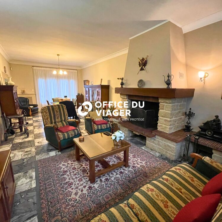 Ensemble immobilier - 10 pièces - 225 m²