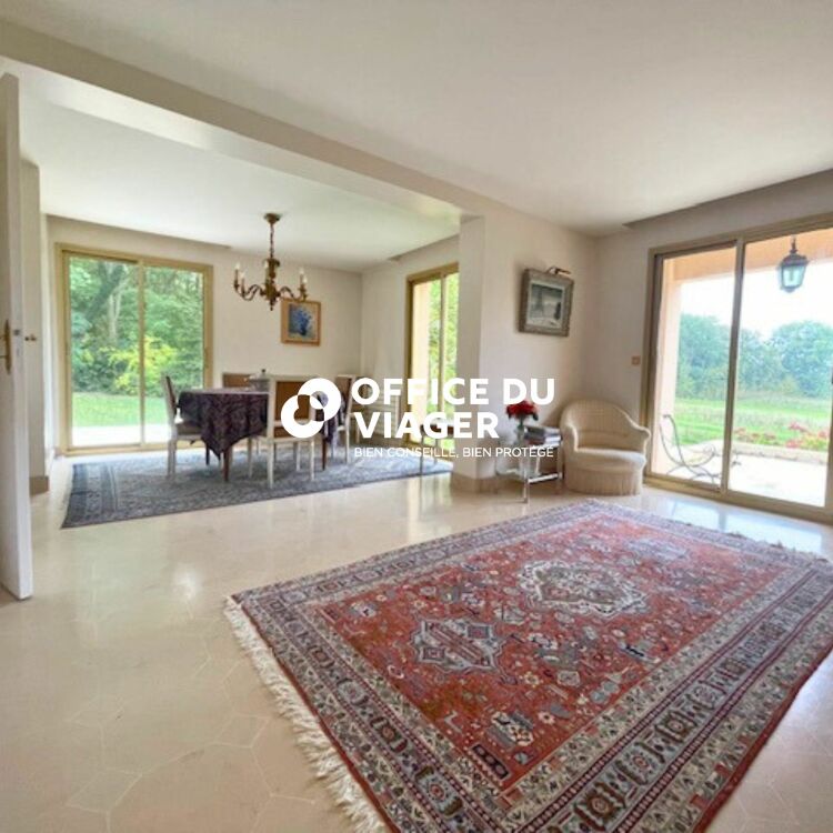 Maison - 7 pièces - 254 m²