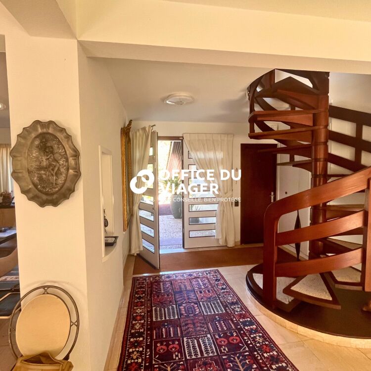 Maison - 6 pièces - 260 m²