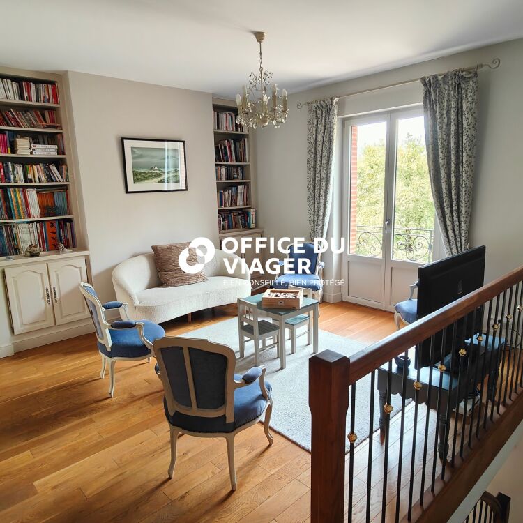 Maison - 9 pièces - 240 m²