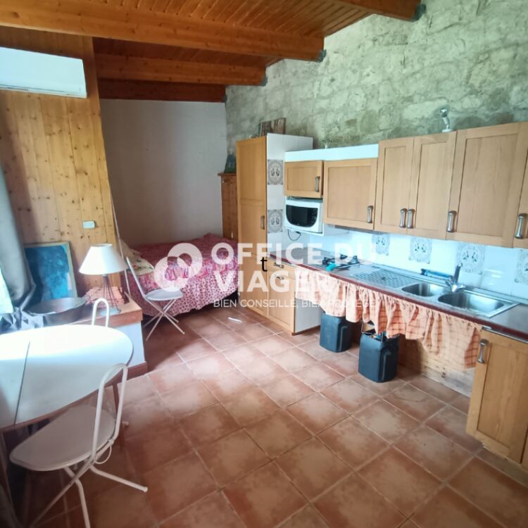 Maison - 7 pièces -  299,17 m²