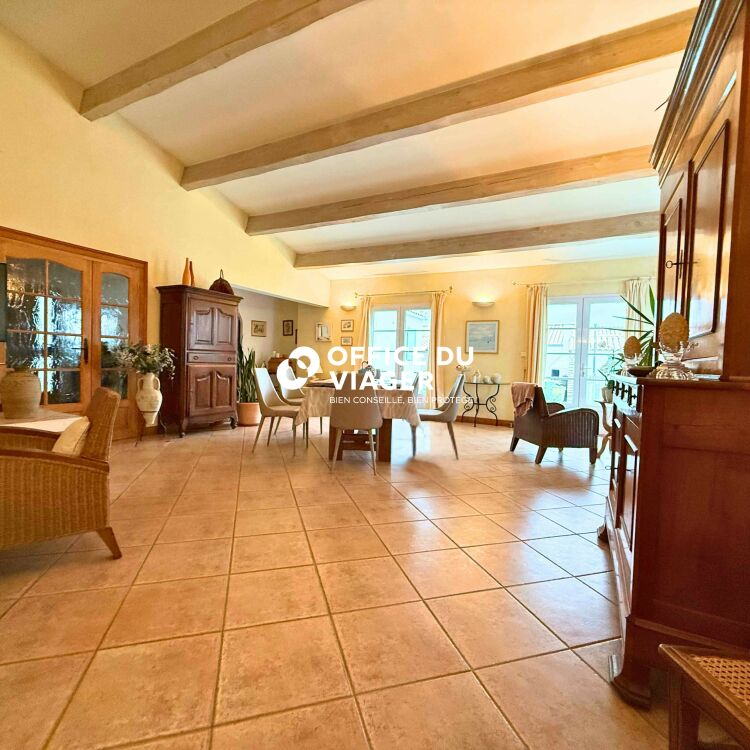 Maison - 6 pièces - 226 m²