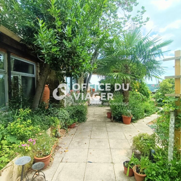 Maison - 7 pièces -  299,17 m²