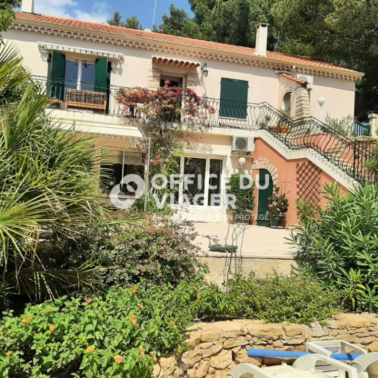 Maison - 7 pièces -  238,35 m²