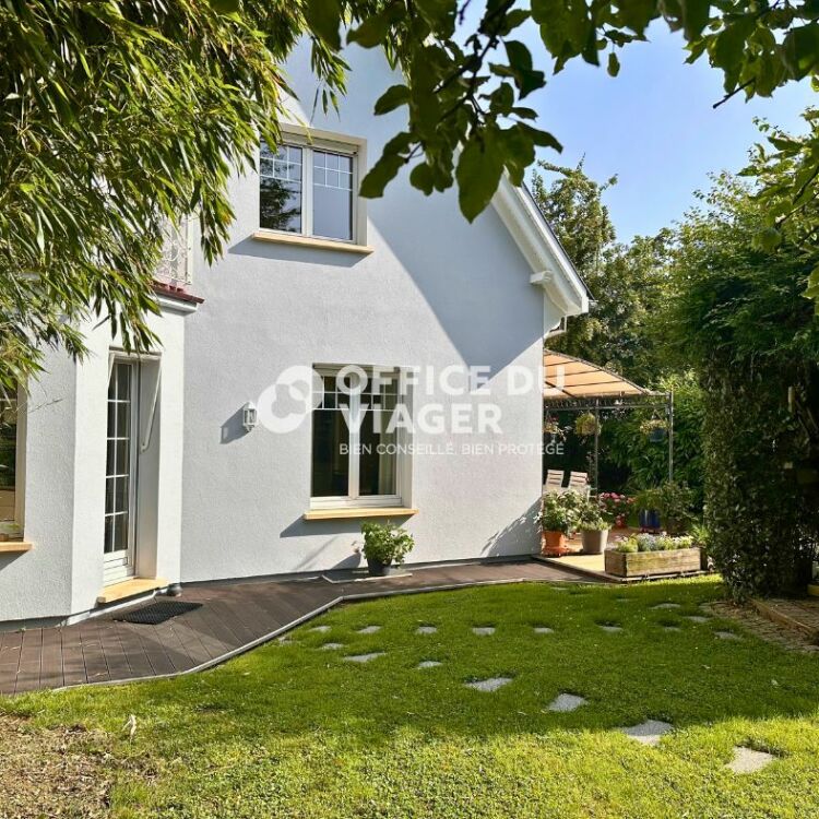 Maison - 6 pièces - 258 m²