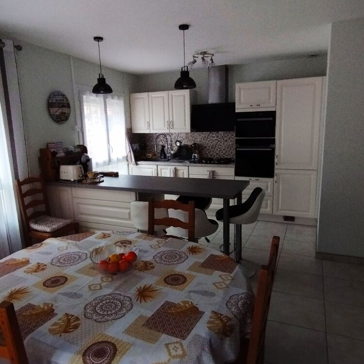 Immeuble - 2 commerces - 7 appartements - 460 m²