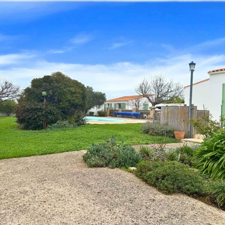 Maison - 6 pièces - 226 m²