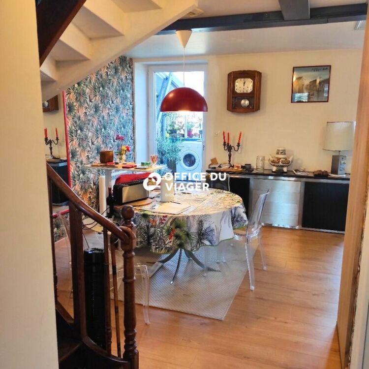 Ensemble immobilier - 1 appartement + 1 local commercial - 126,10 m²