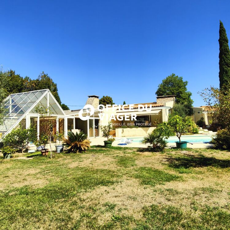 Maison - 6 pièces - 180 m²