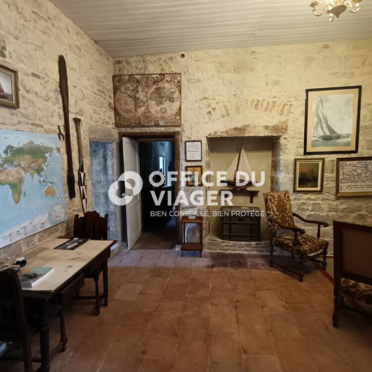 Maison - 13 pièces - 446 m²
