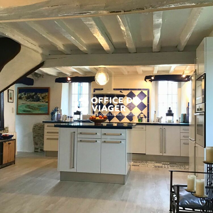 Maison - 7 pièces - 266 m²