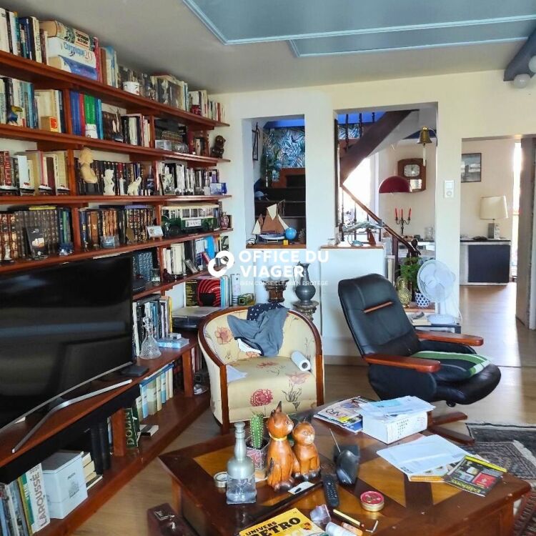 Ensemble immobilier - 1 appartement + 1 local commercial - 126,10 m²