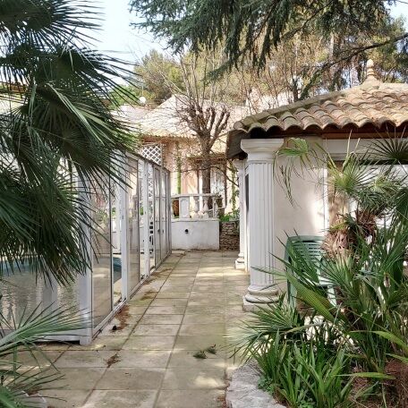 Propriété - 1 maison - 5 pavillons - 4 appartements - 386 m²