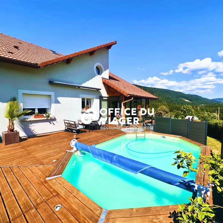 Maison - 7 pièces - 260 m²