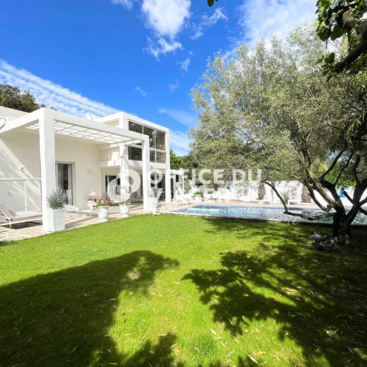 Maison - 5 pièces - 207 m²