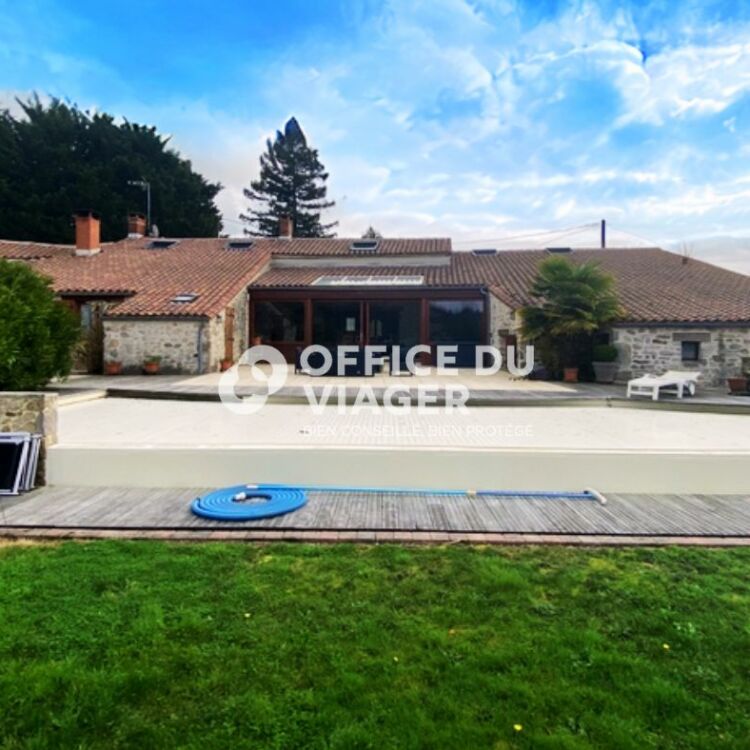 Maison - 7 pièces - 400 m²