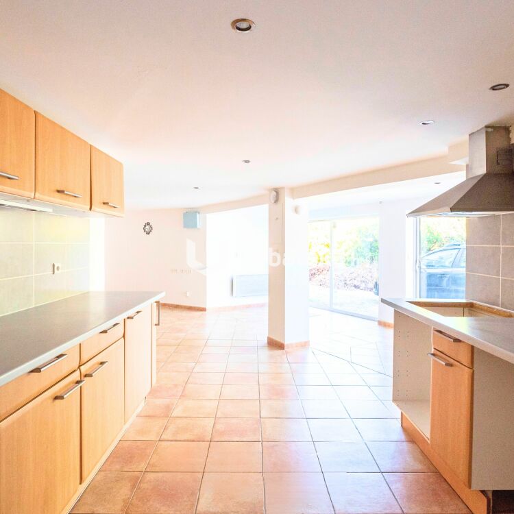 Maison - 10 pièces - 328 m²