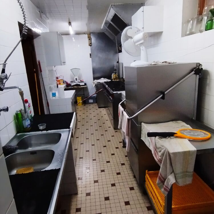 Immeuble - 2 commerces - 7 appartements - 460 m²