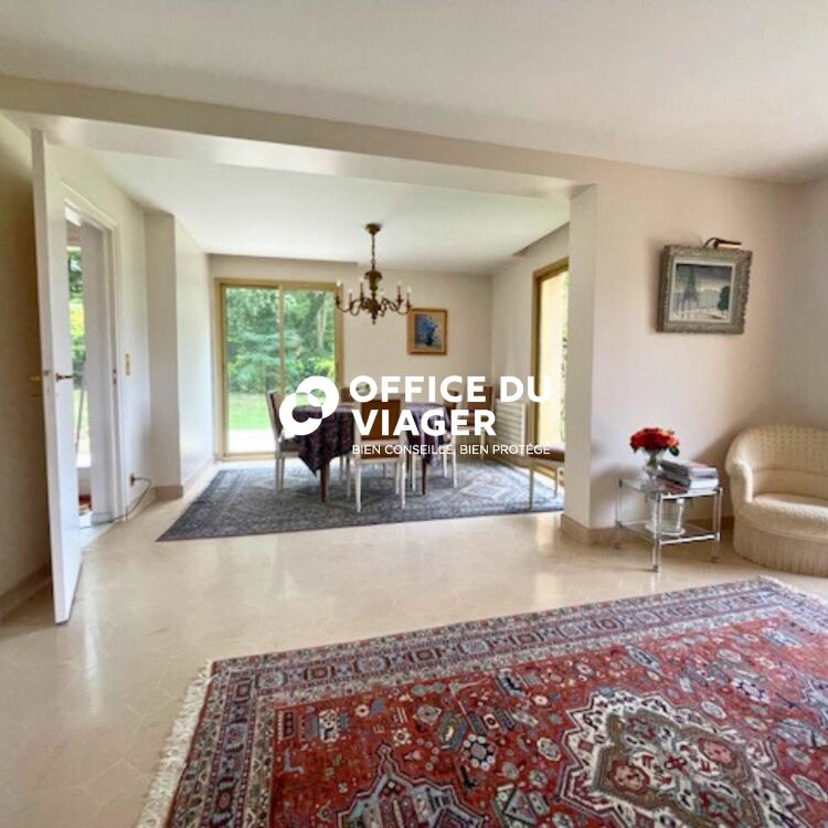 Maison - 7 pièces - 254 m²